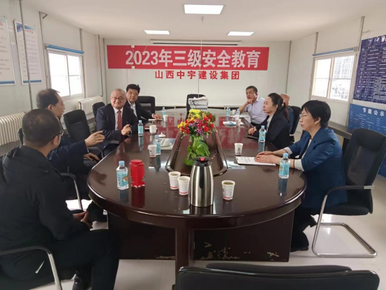 石生華一行對新建右玉縣人民醫(yī)院進(jìn)行視察